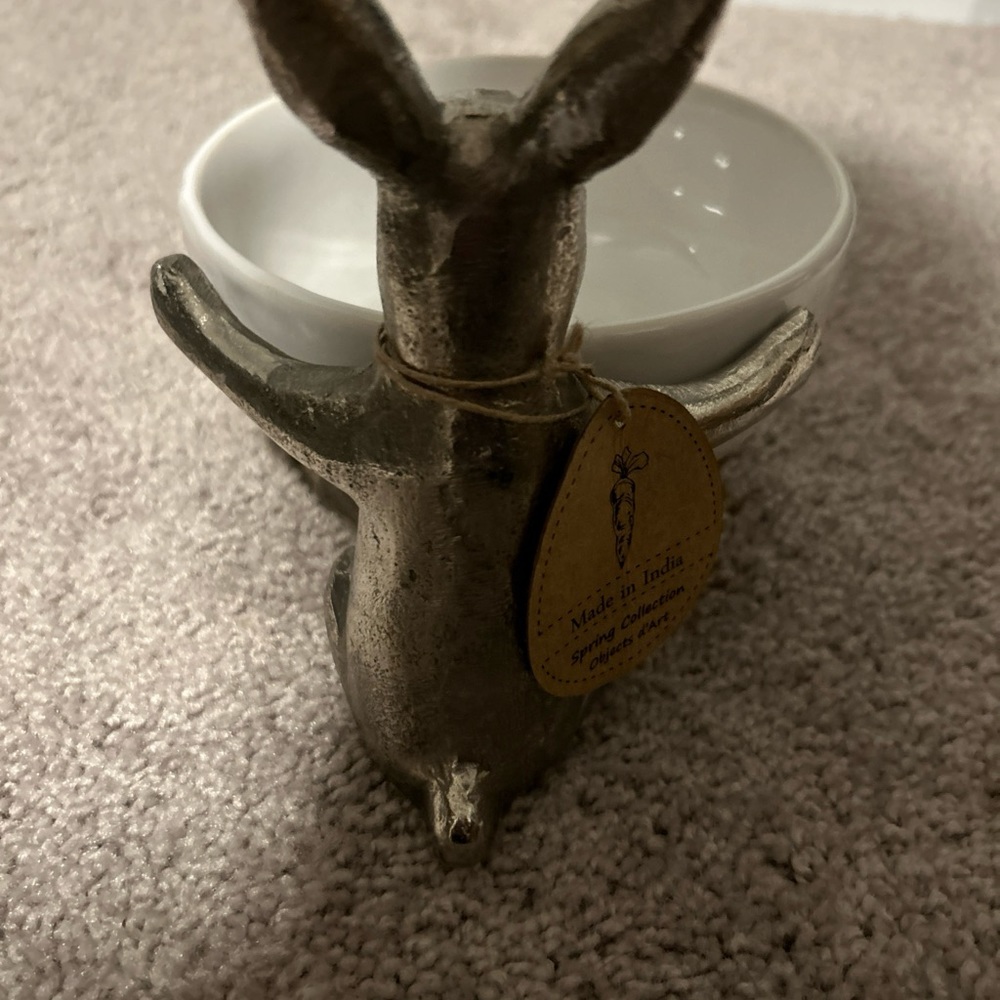 Easter Spring White Porcelain Candy Bowl w/ Bunny Rabbit Metal Base - Picture 4 of 7